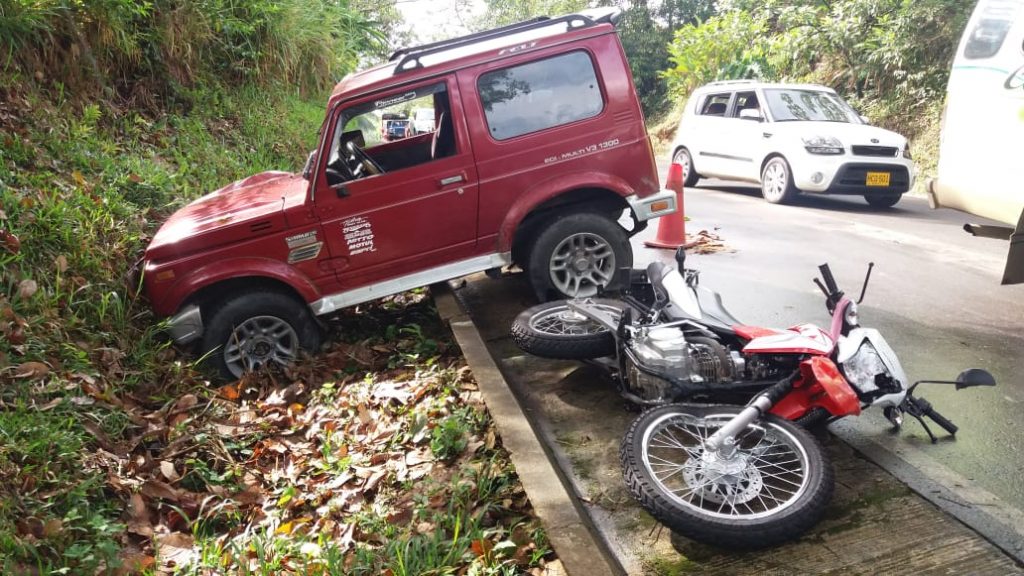 Múltiple accidente en la vía Florencia Puerto Arango